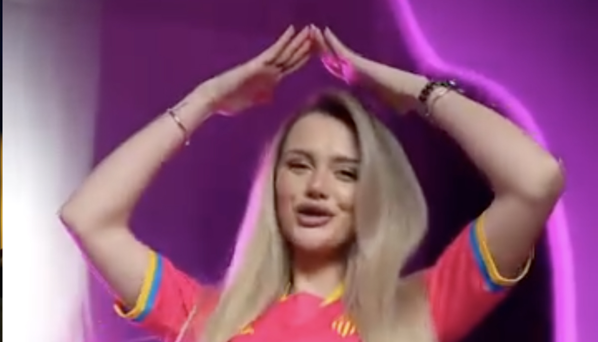Підігрів до матчу у стилі Барбі
