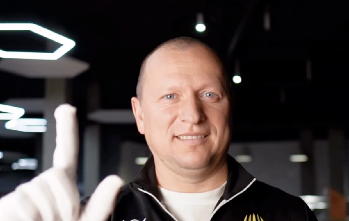 Відео-знайомство з футболістом
